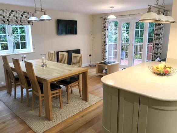 Breakfast Room 1.JPG