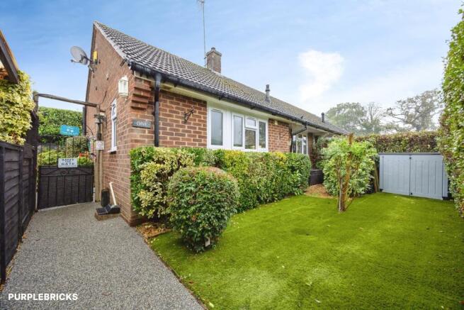 1-bed semi-detached on Moss Close, Liss, GU33, £325,000