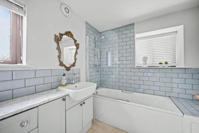 3 bed Bungalow for sale Image 11