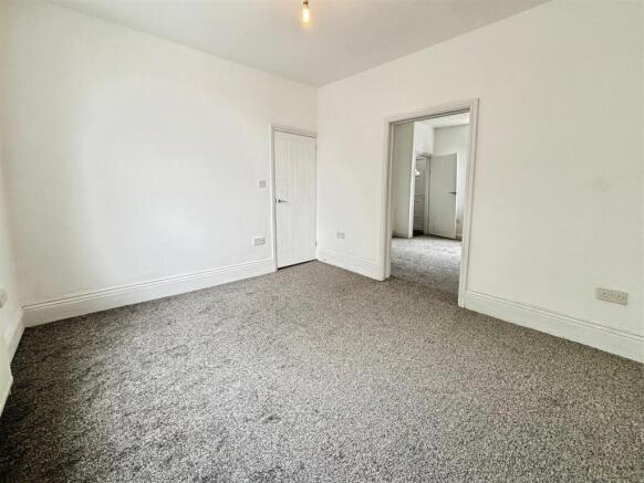 3 bed Terraced for sale Image 7