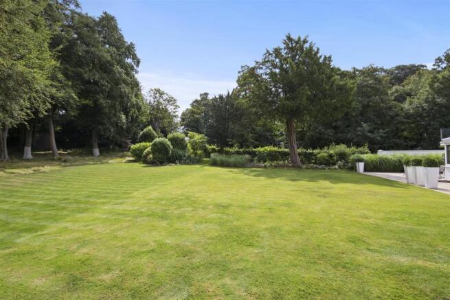 house. estate agency Headley garden