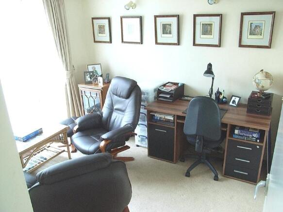 OFFICE / BED 3