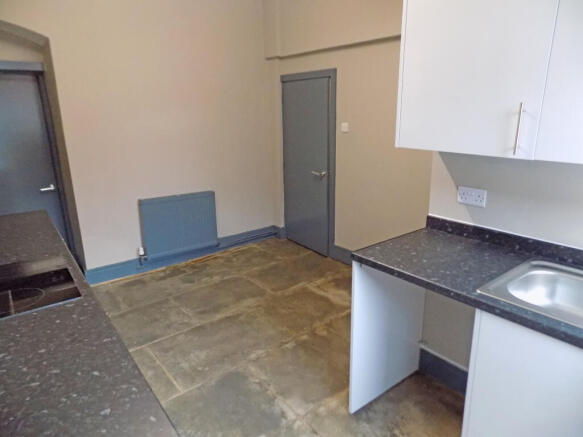 2 bed Apartment to rent Image 5