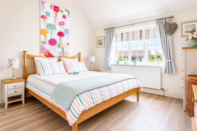 4 bed Semi-Detached for sale Image 8