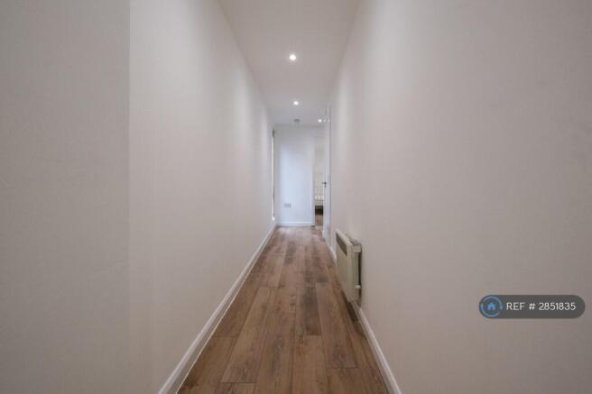 2 bed Flat to rent Image 12