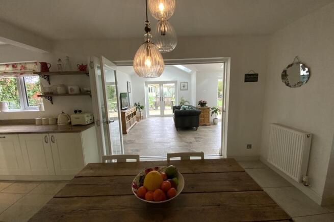 kitchen/dining room 