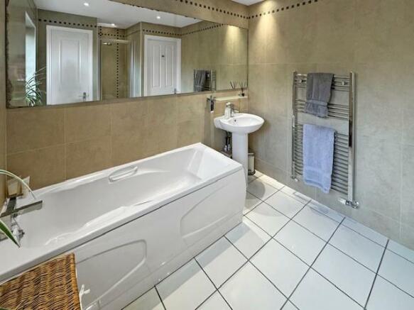 Main Bathroom.jpg