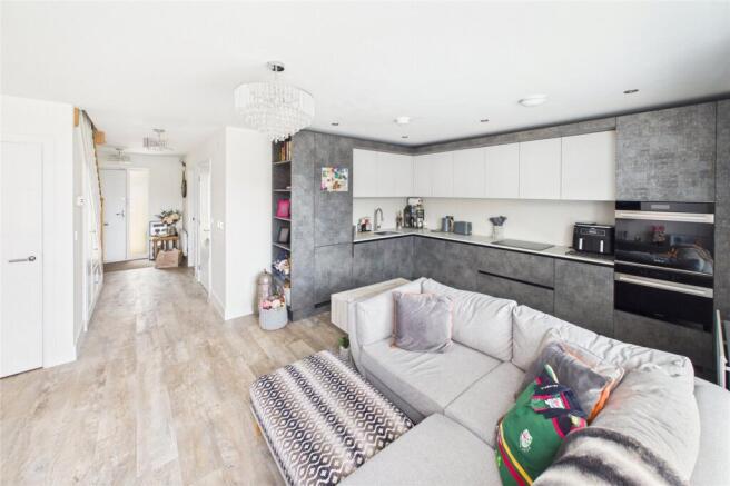 4 bed Detached for sale Image 7