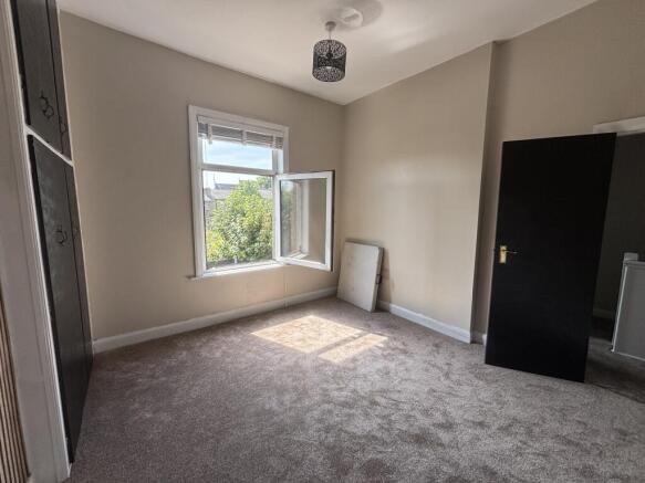 3 bed House to rent Image 10