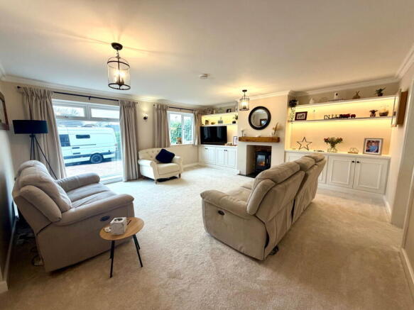 4 bed Detached for sale Image 4