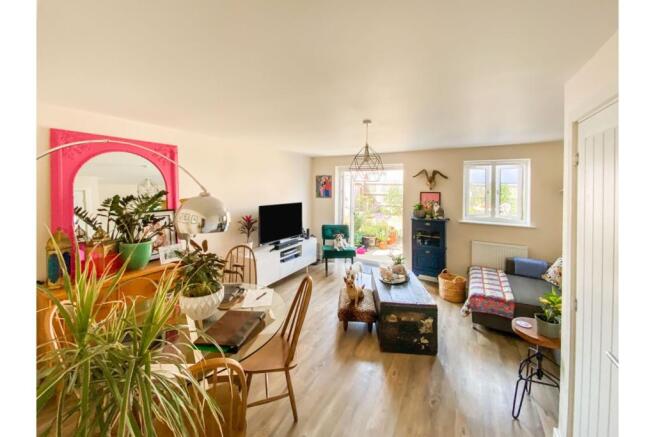 Lounge/Dining Room