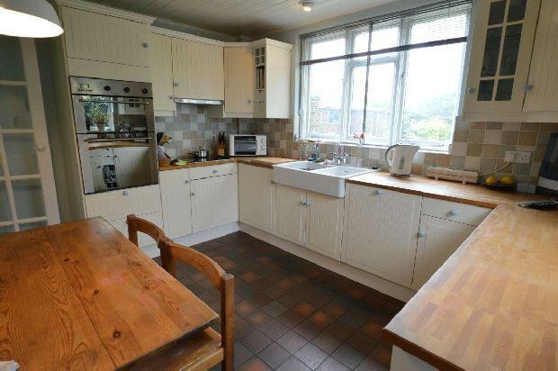 BREAKFAST/KITCHEN