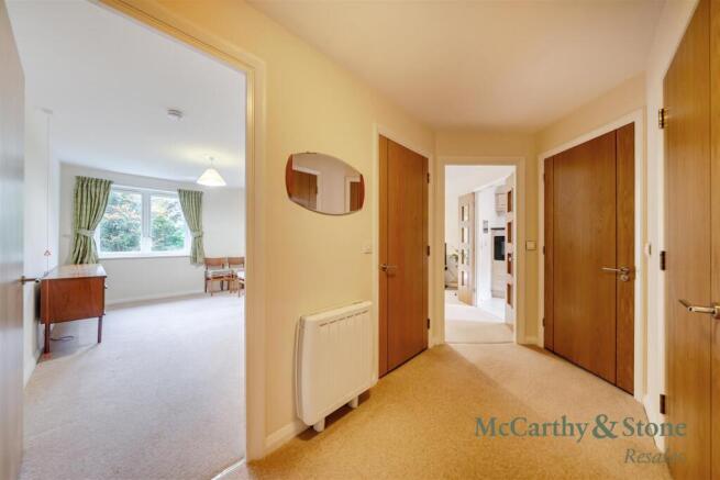 8707613-interior01.jpg