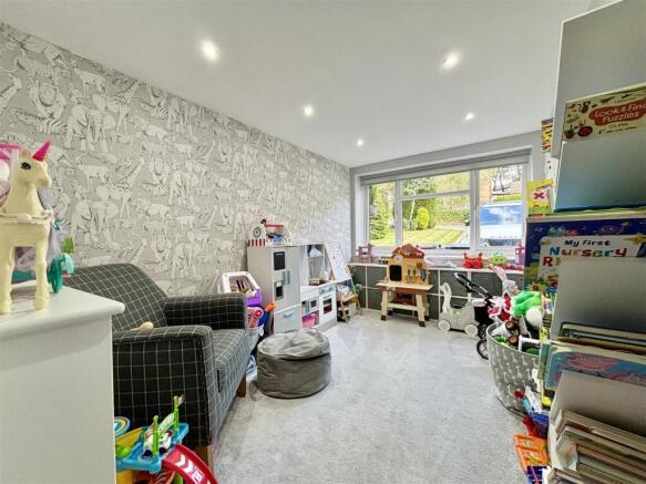 4 bed Detached for sale Image 9