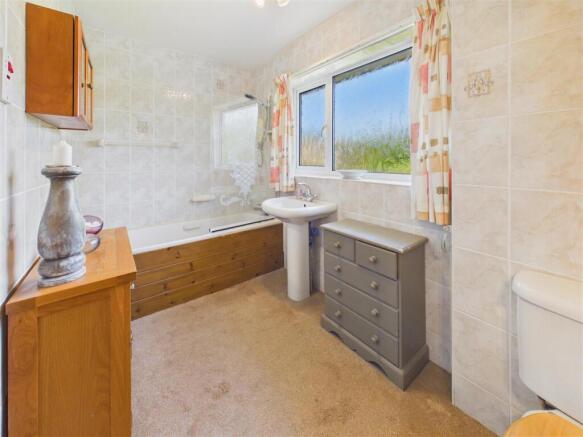 4 bed Detached for sale Image 12