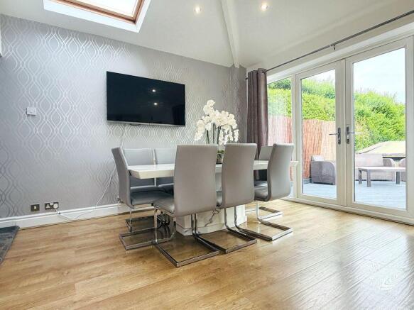 4 bed Semi-Detached for sale Image 11