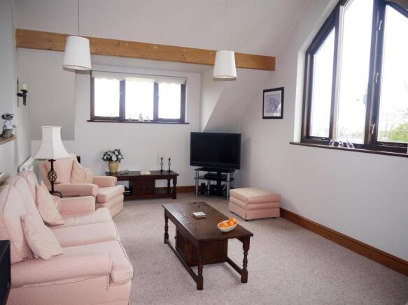 LOUNGE AREA