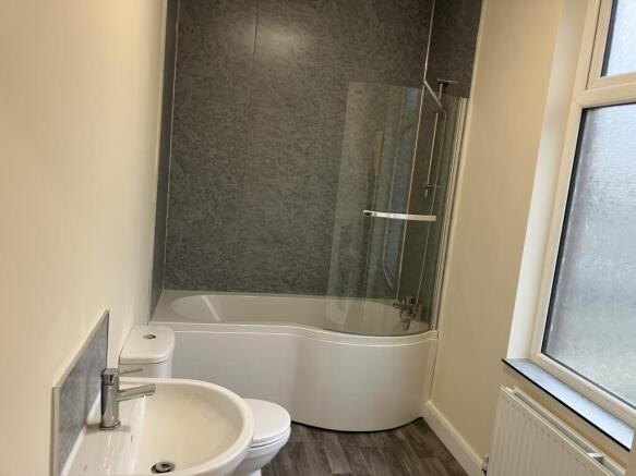 3 bed House to rent Image 6