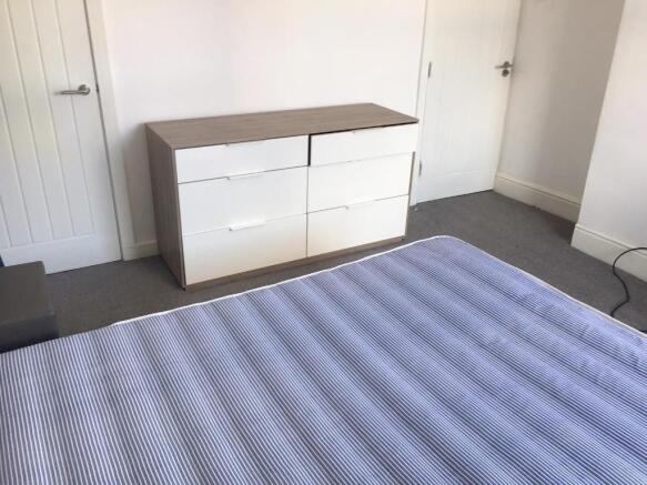 3 bed Terraced to rent Image 5