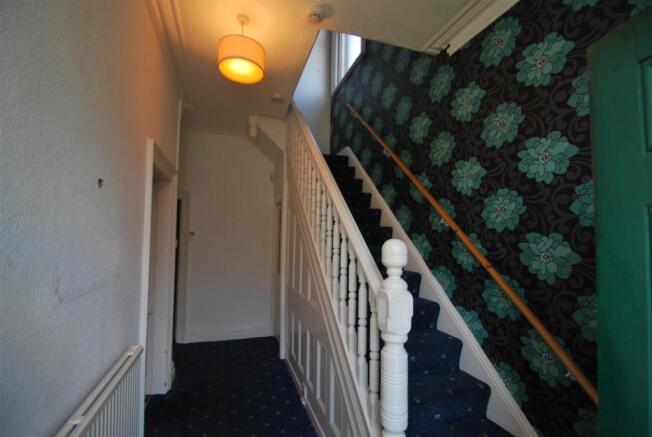 10 Red Lane - Hall.JPG