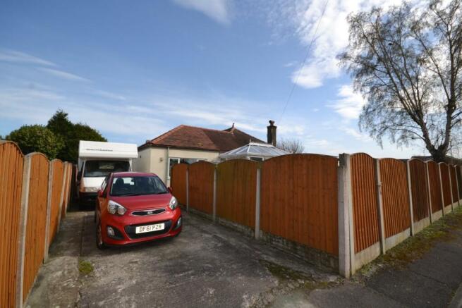SIDE DRIVEWAY