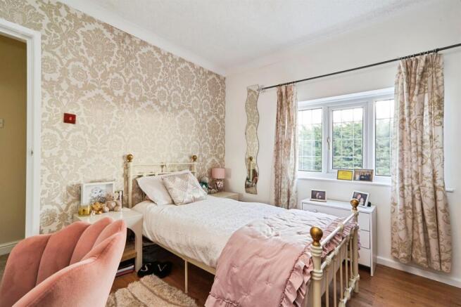 5 bed Semi-Detached for sale Image 11