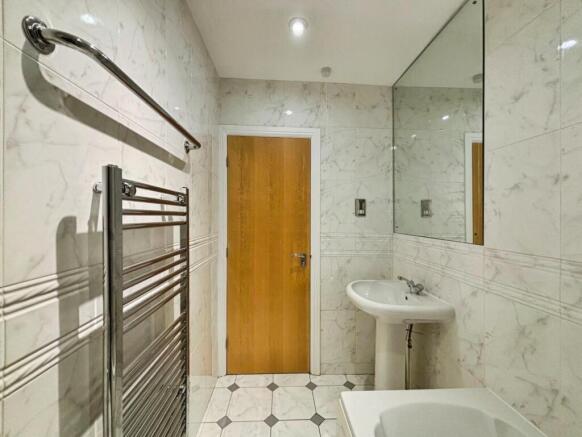 1 bed Apartment to rent Image 6