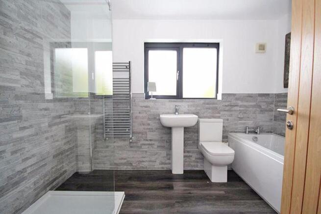 Family bathroom 