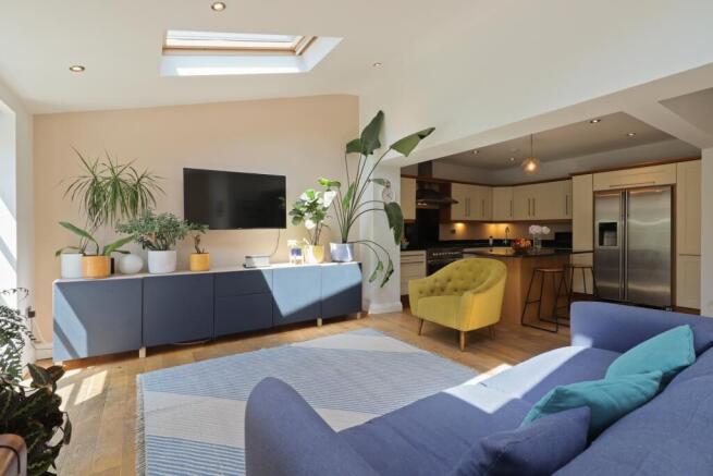 5 bed Semi-Detached for sale Image 10