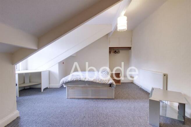 7 bed House to rent Image 6