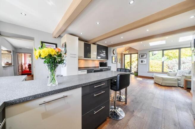 4 bed Detached for sale Image 4