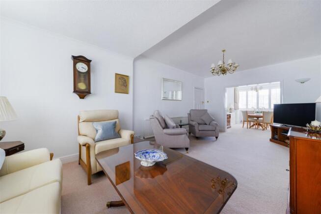 12 Brockenhurst Avenue-12.jpg