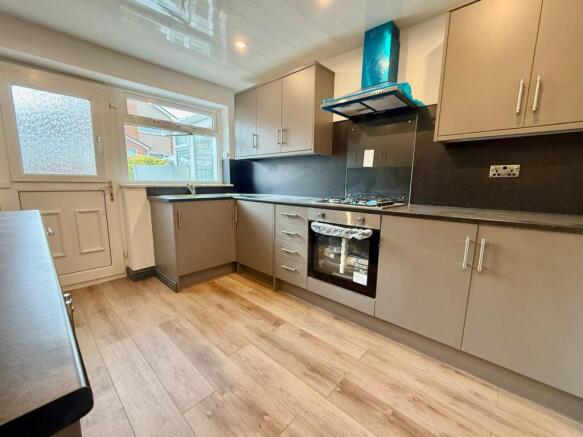 4 bed Detached to rent Image 11