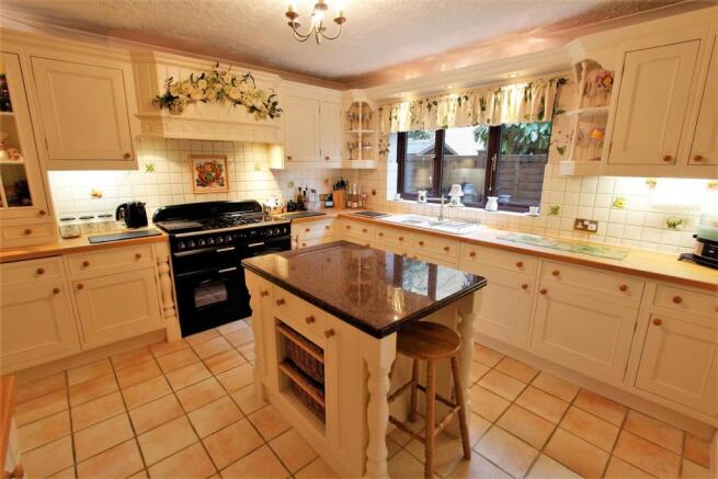 Kitchen.JPG