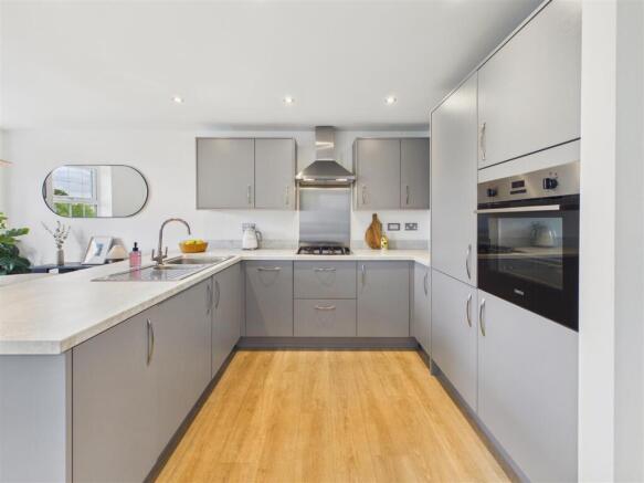 2 bed Apartment for sale Image 5