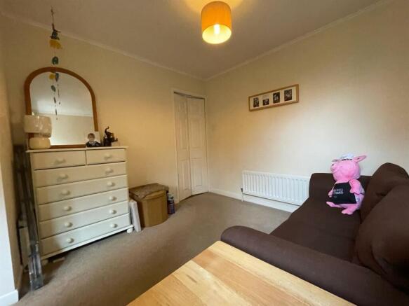 49 leeming bedroom 3.jpg
