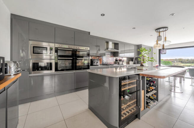 1383929-13-692472...