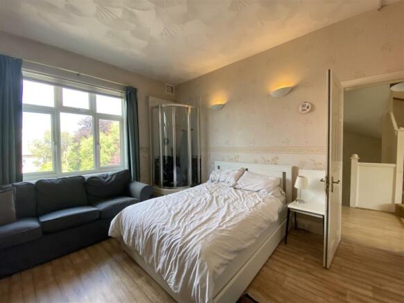 BEDROOM.jpeg