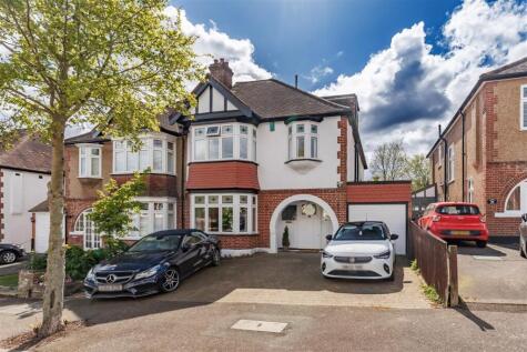 Queens Avenue, Woodford Green