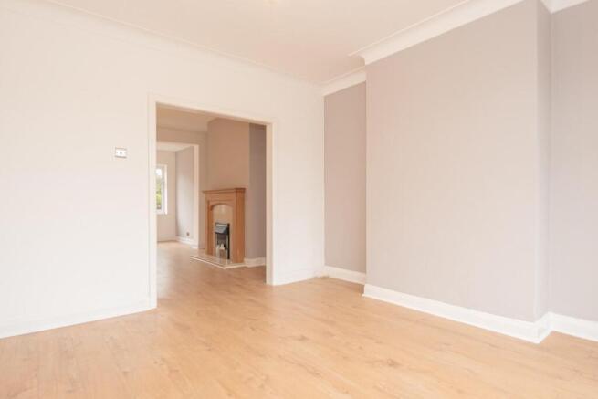 5 bed Semi-Detached to rent Image 10