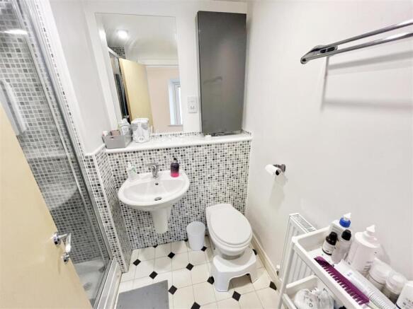 En Suite Shower Room Aspect 2
