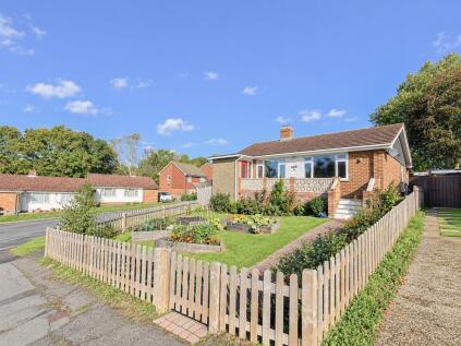 Holly Drive, Heathfield, TN21 8AN