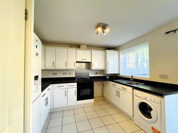 3 bed Terraced for sale Image 4