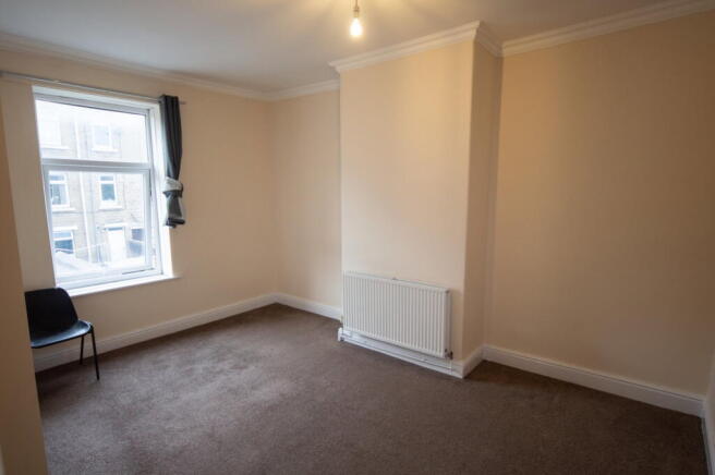 2 bed End of Terrace to rent Image 8