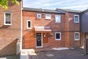 12, Cross Hedge Close, Leicester LE4 0UD