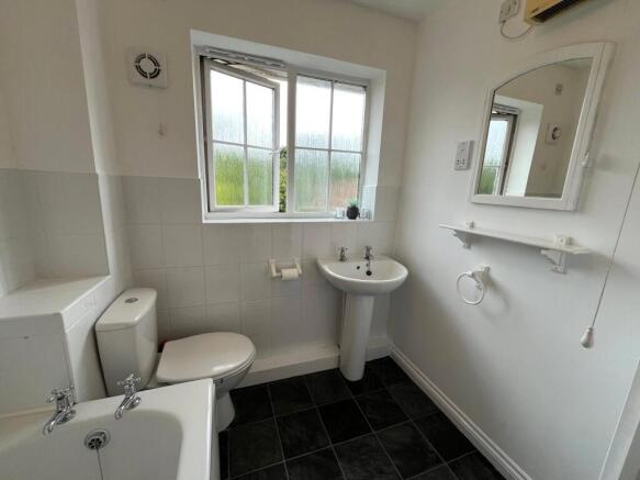 3 bed House for sale Image 8