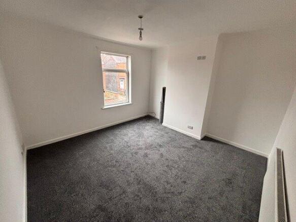 2 bed House to rent Image 10