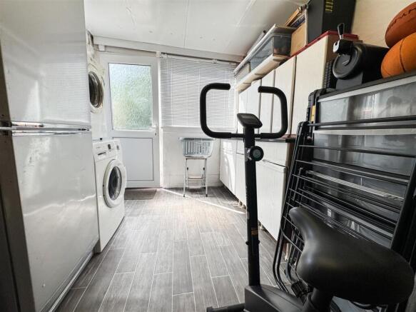 GARAGE UTILITY AREA