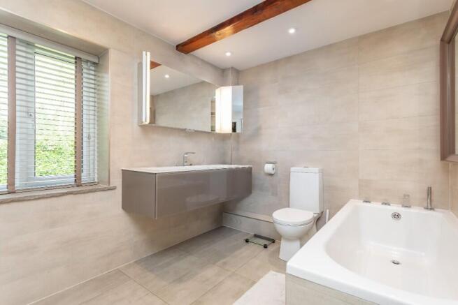 4 bed Detached for sale Image 9