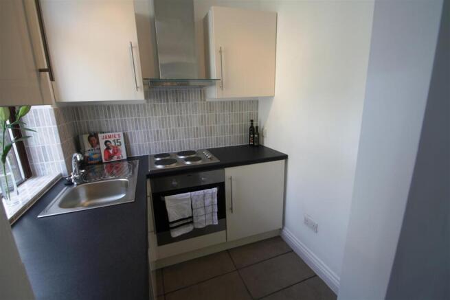 2 bed End of Terrace to rent Image 4